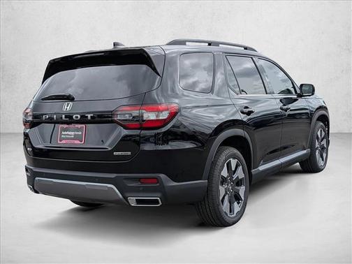 Crystal Black Pearl 2026 Honda Pilot Touring 8-Passenger
