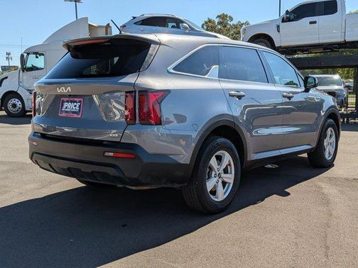 2023 Kia Sorento LX