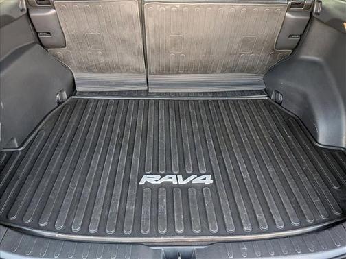 2020 Toyota RAV4 Hybrid SE