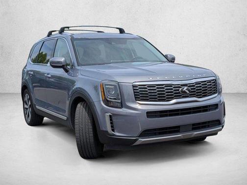 Everlasting Silver 2020 Kia Telluride EX