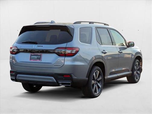 2025 Honda Pilot Touring 8-Passenger