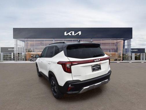 Clear White/Black Roof 2026 Kia Seltos S