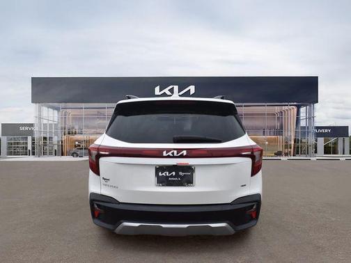 Snow White Pearl 2026 Kia Seltos SX