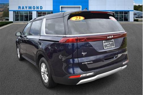 2023 Kia Carnival LX