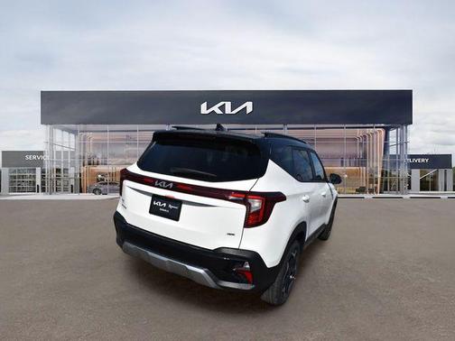 Clear White/Black Roof 2026 Kia Seltos S