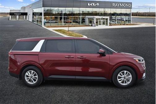 2024 Kia Carnival LX