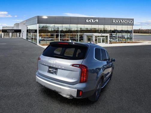 Everlasting Silver 2023 Kia Telluride S