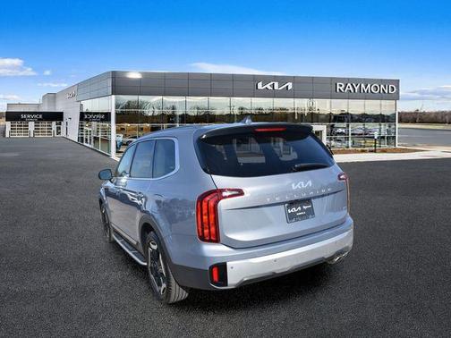 Everlasting Silver 2023 Kia Telluride S