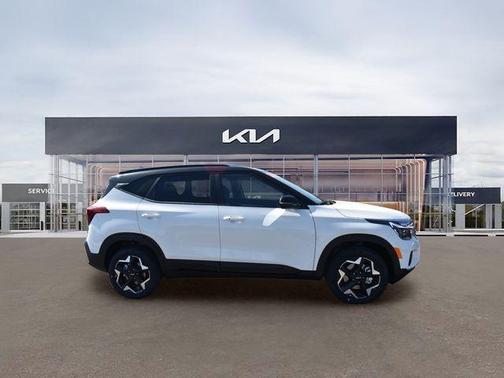 Clear White/Black Roof 2026 Kia Seltos S