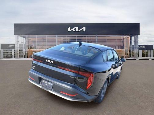 Aurora Black Pearl 2026 Kia K4 LX