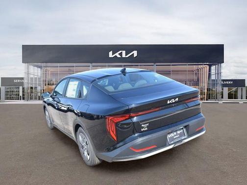 Aurora Black Pearl 2026 Kia K4 LX
