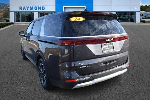 2024 Kia Carnival EX