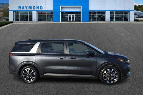 2024 Kia Carnival EX