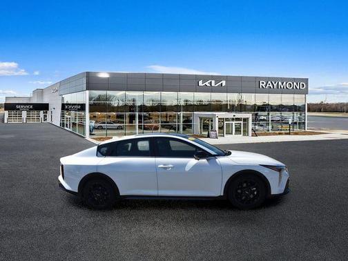 Snow White Pearl 2025 Kia K4 GT-Line Turbo