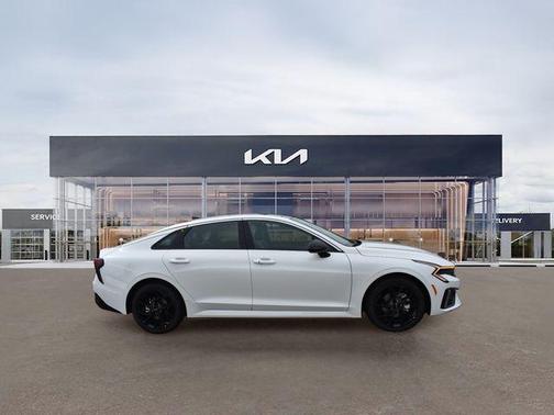 Snow White Pearl 2026 Kia K5 GT-Line