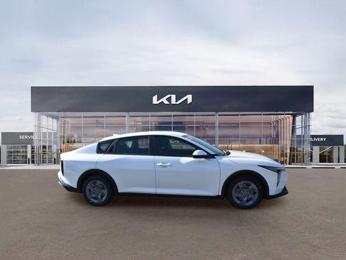 Snow White Pearl 2026 Kia K4 LX