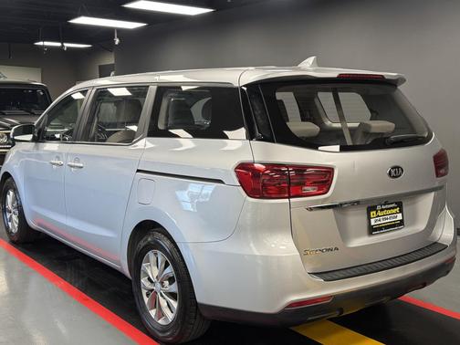 Silky Silver 2019 Kia Sedona L