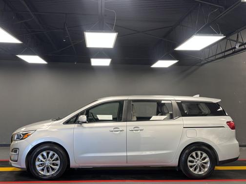 Silky Silver 2019 Kia Sedona L