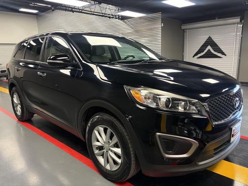 Black 2016 Kia Sorento LX