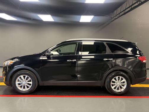 Black 2016 Kia Sorento LX
