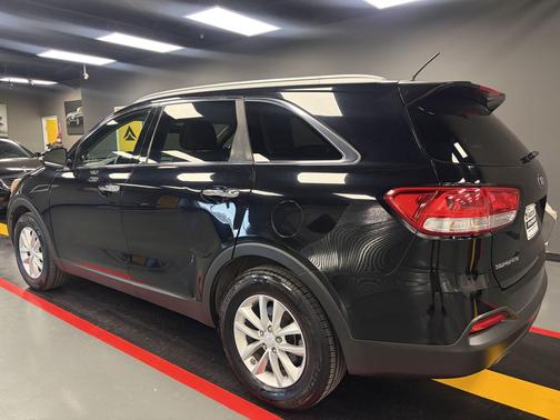 Black 2016 Kia Sorento LX