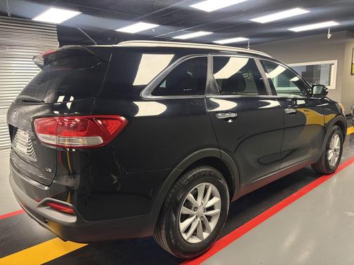 Black 2016 Kia Sorento LX