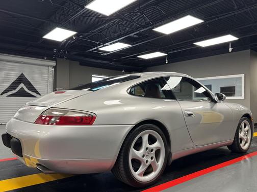 2000 Porsche 911 Carrera 4