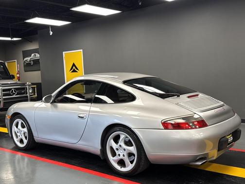 2000 Porsche 911 Carrera 4