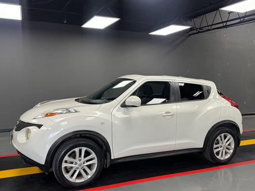 White 2013 Nissan Juke 5dr Wgn CVT S AWD