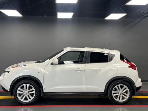 White 2013 Nissan Juke 5dr Wgn CVT S AWD