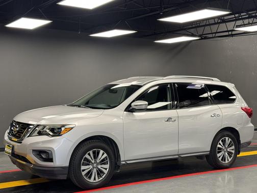 2017 Nissan Pathfinder SV
