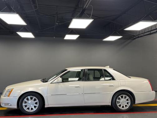 2011 Cadillac DTS Base