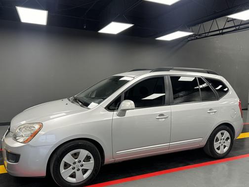 2009 Kia Rondo 4dr Wgn I4 LX Base