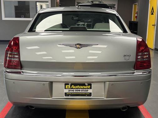 2005 Chrysler 300C Base