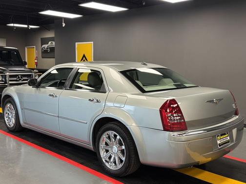 2005 Chrysler 300C Base