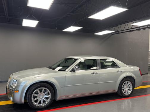 2005 Chrysler 300C Base
