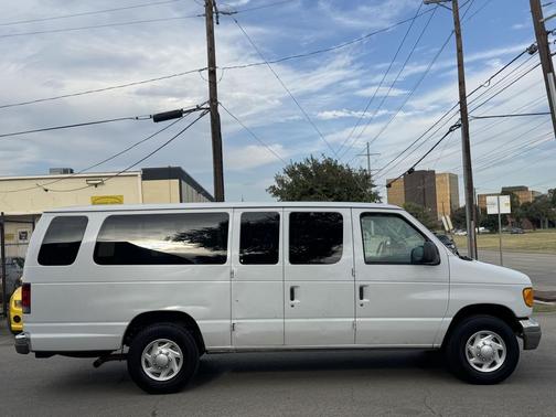 2004 Ford E350 Super Duty XL Wagon