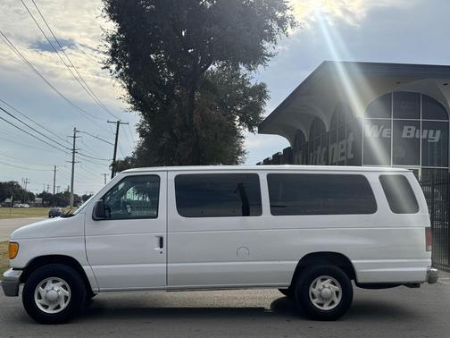 2004 Ford E350 Super Duty XL Wagon
