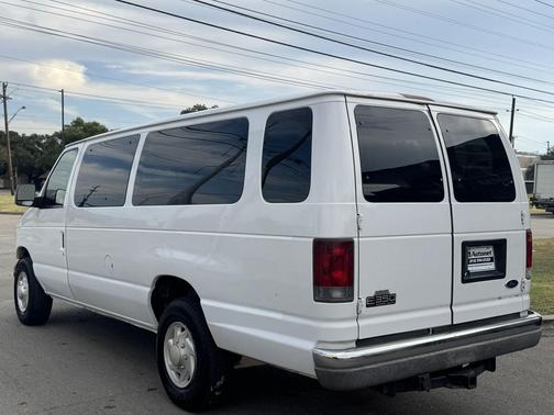 2004 Ford E350 Super Duty XL Wagon