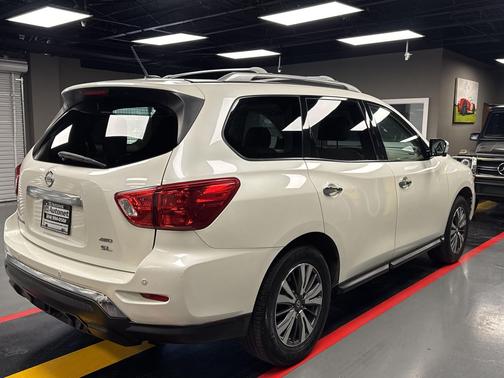 2017 Nissan Pathfinder SL