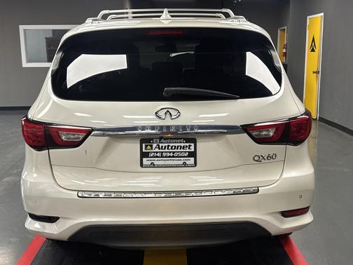 White 2017 INFINITI QX60 Base