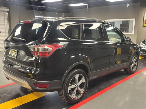 Black 2017 Ford Escape SE