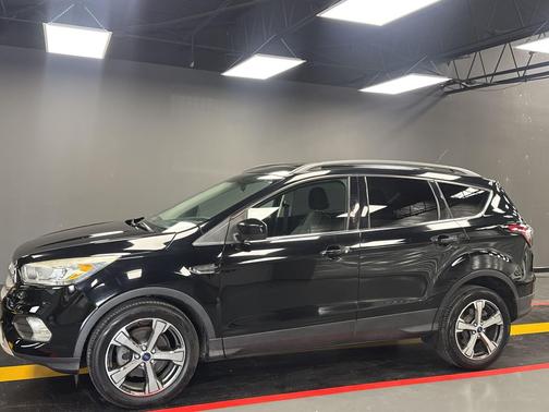 Black 2017 Ford Escape SE