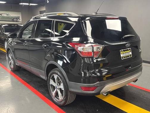 Black 2017 Ford Escape SE