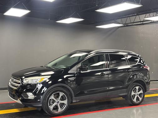 Black 2017 Ford Escape SE