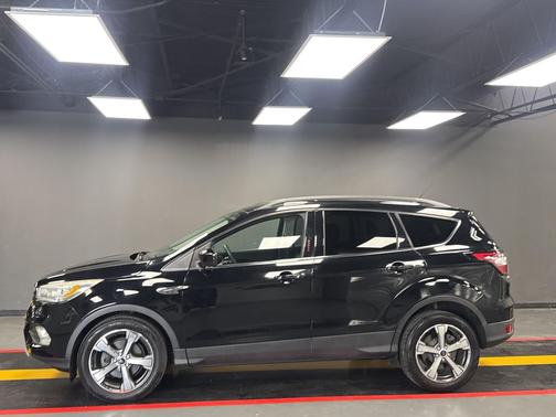 Black 2017 Ford Escape SE