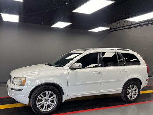 White 2014 Volvo XC90 FWD 4dr