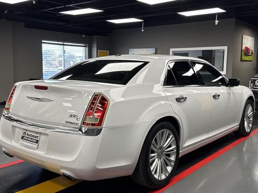 2011 Chrysler 300C Base