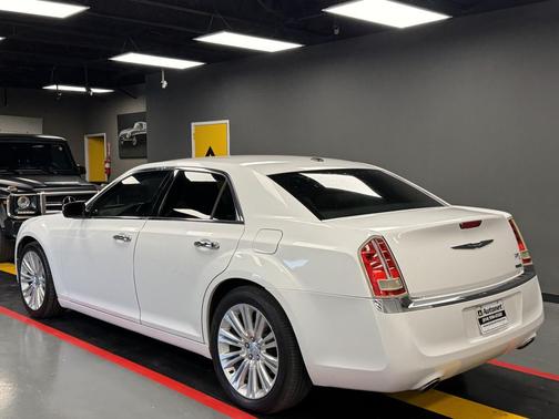 2011 Chrysler 300C Base