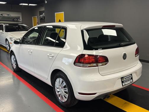 White 2012 Volkswagen Golf 2.5L